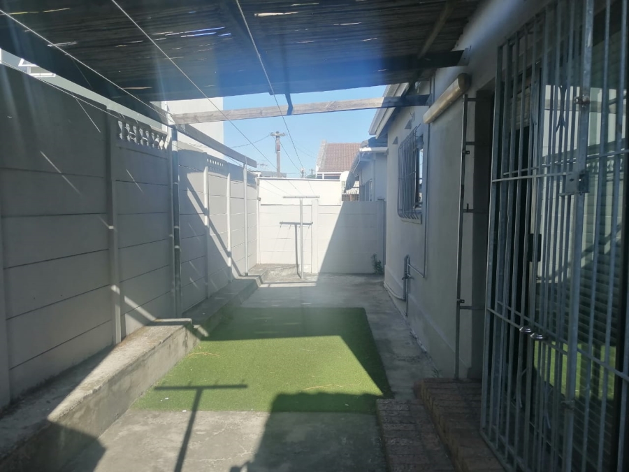 To Let 2 Bedroom Property for Rent in Athlone Western Cape